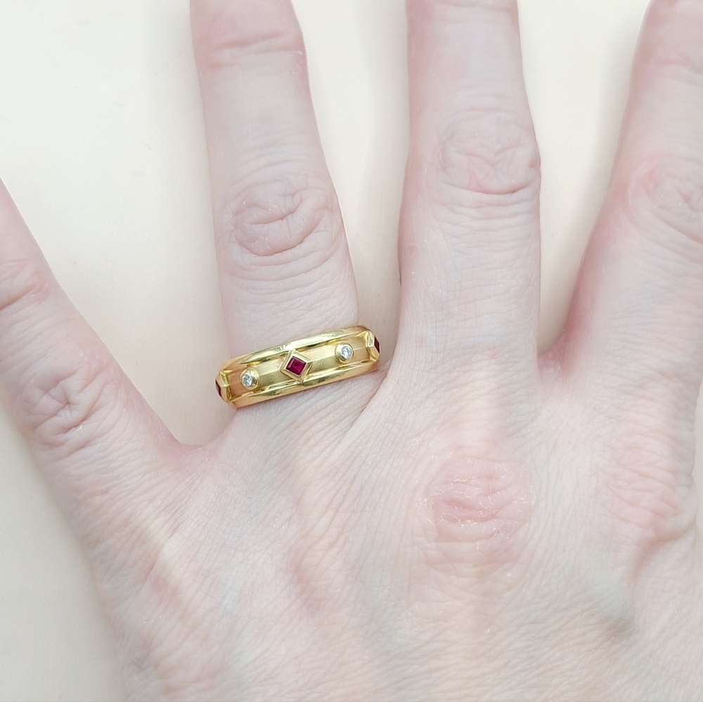 David Yurman Modern Renaissance Band Ring in 18k Gold With Rubies and Diamonds - Picture 9 of 10